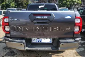 Toyota Hilux 2021 Matt Black