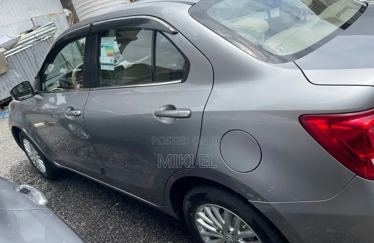 Suzuki Dzire 2022 Silver