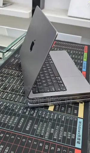 New Laptop Apple MacBook Pro 2021 M1 32GB Apple M1 Pro SSD 512GB