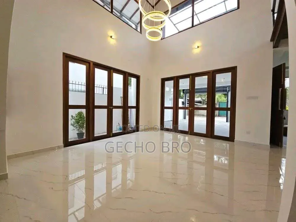 Furnished 8bdrm House in Bole for sale