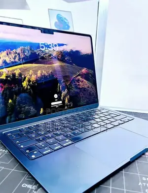 New Laptop Apple MacBook Air 2022 M2 16GB Apple M2 SSD 512GB