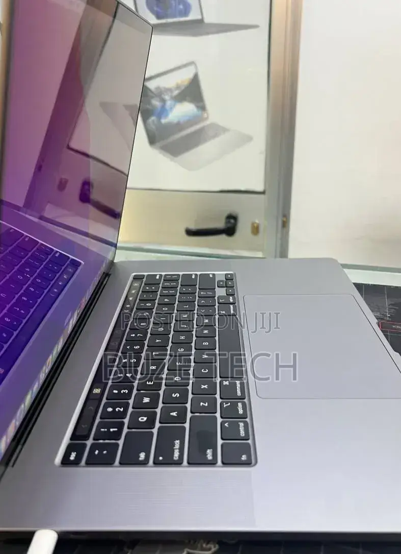 New Laptop Apple MacBook Pro 2019 32GB Intel Core i9 SSD 512GB