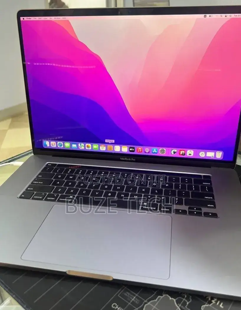 New Laptop Apple MacBook Pro 2019 32GB Intel Core i9 SSD 512GB