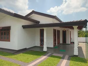 Furnished 4bdrm Villa in Bole for sale
