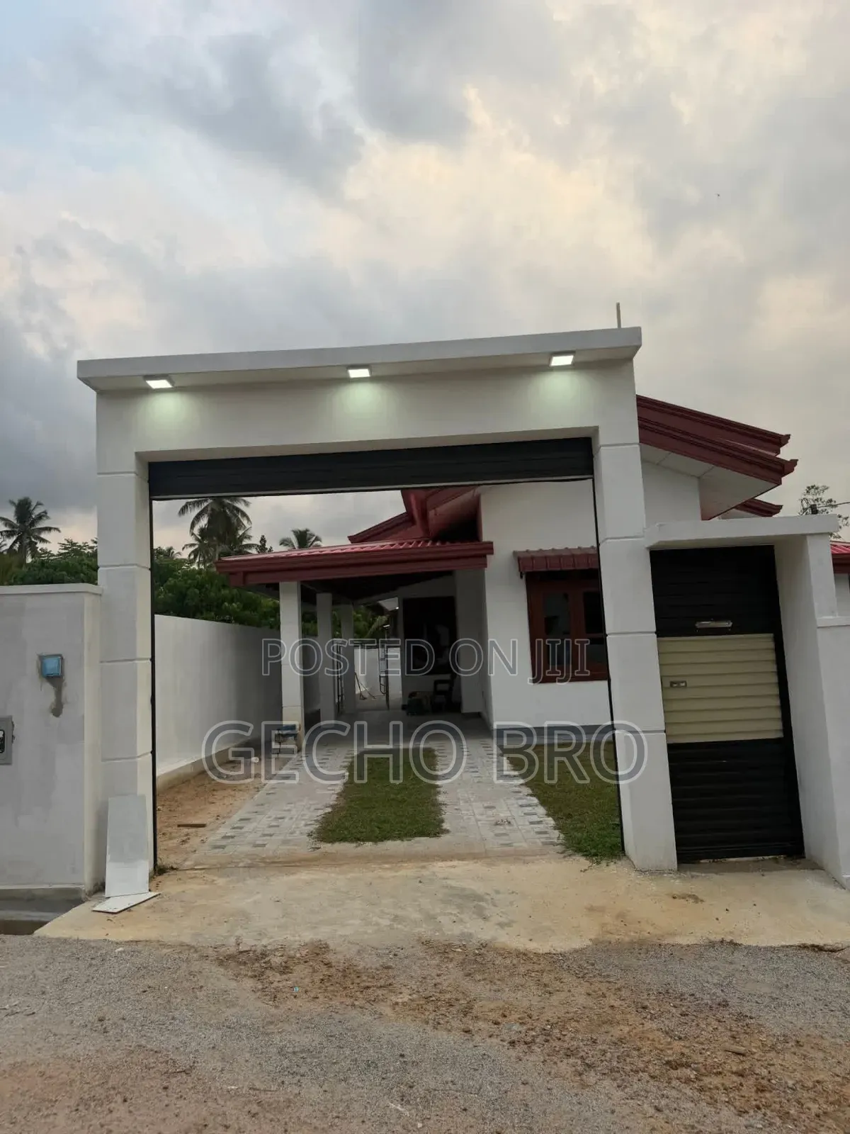 Furnished 4bdrm Villa in Bole for sale