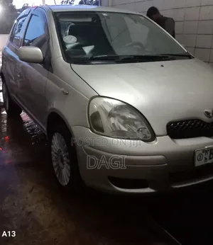 Toyota Vitz 2004 Silver