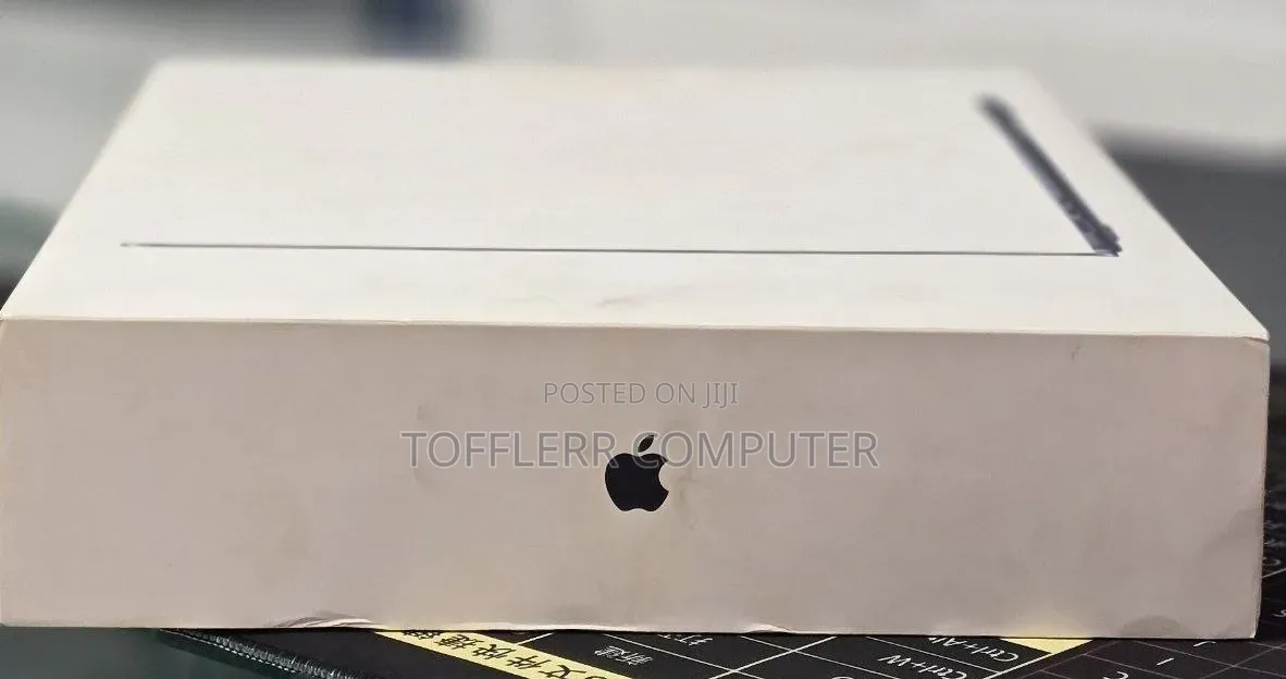 New Laptop Apple MacBook Air 2025 M4 16GB AMD A10 SSD 256GB