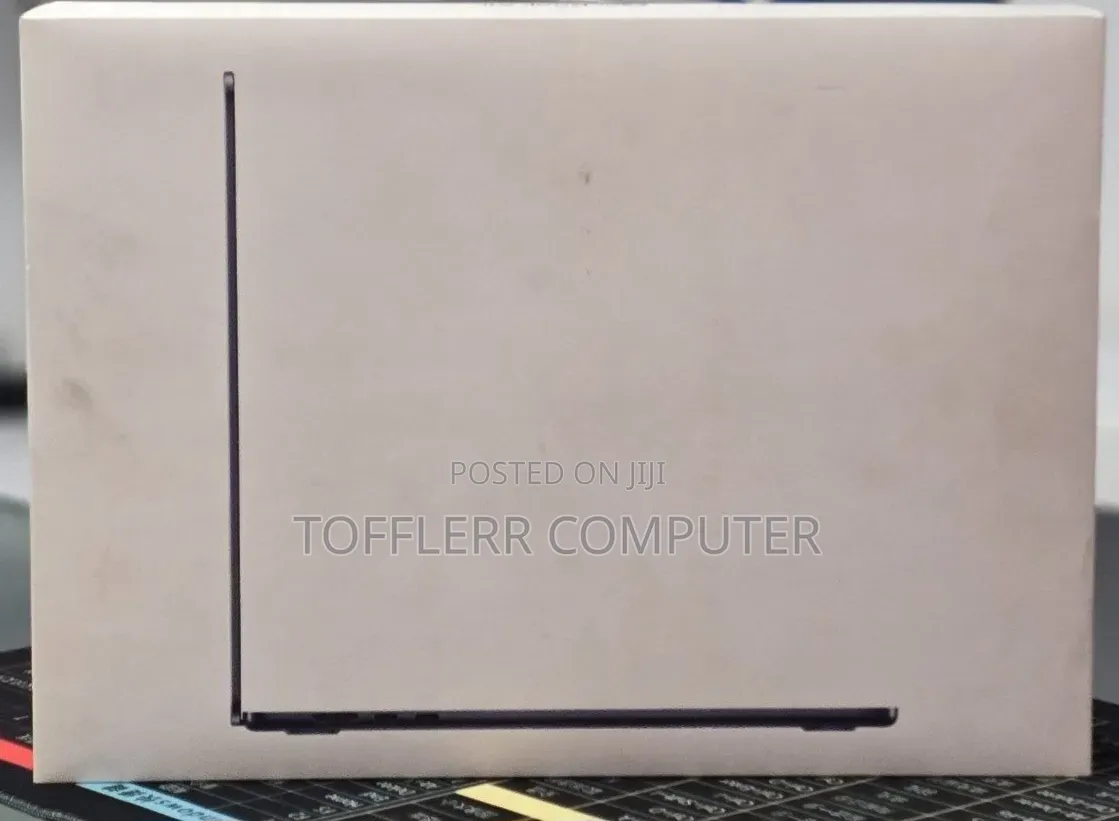 New Laptop Apple MacBook Air 2025 M4 16GB AMD A10 SSD 256GB
