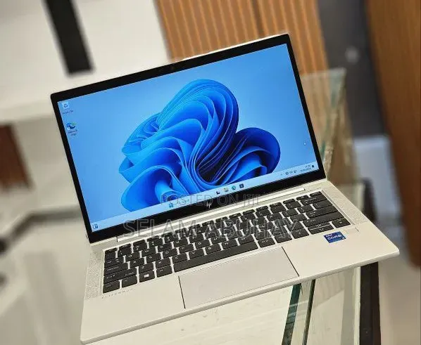 New Laptop HP EliteBook 840 G8 16GB Intel Core i7 SSD 512GB