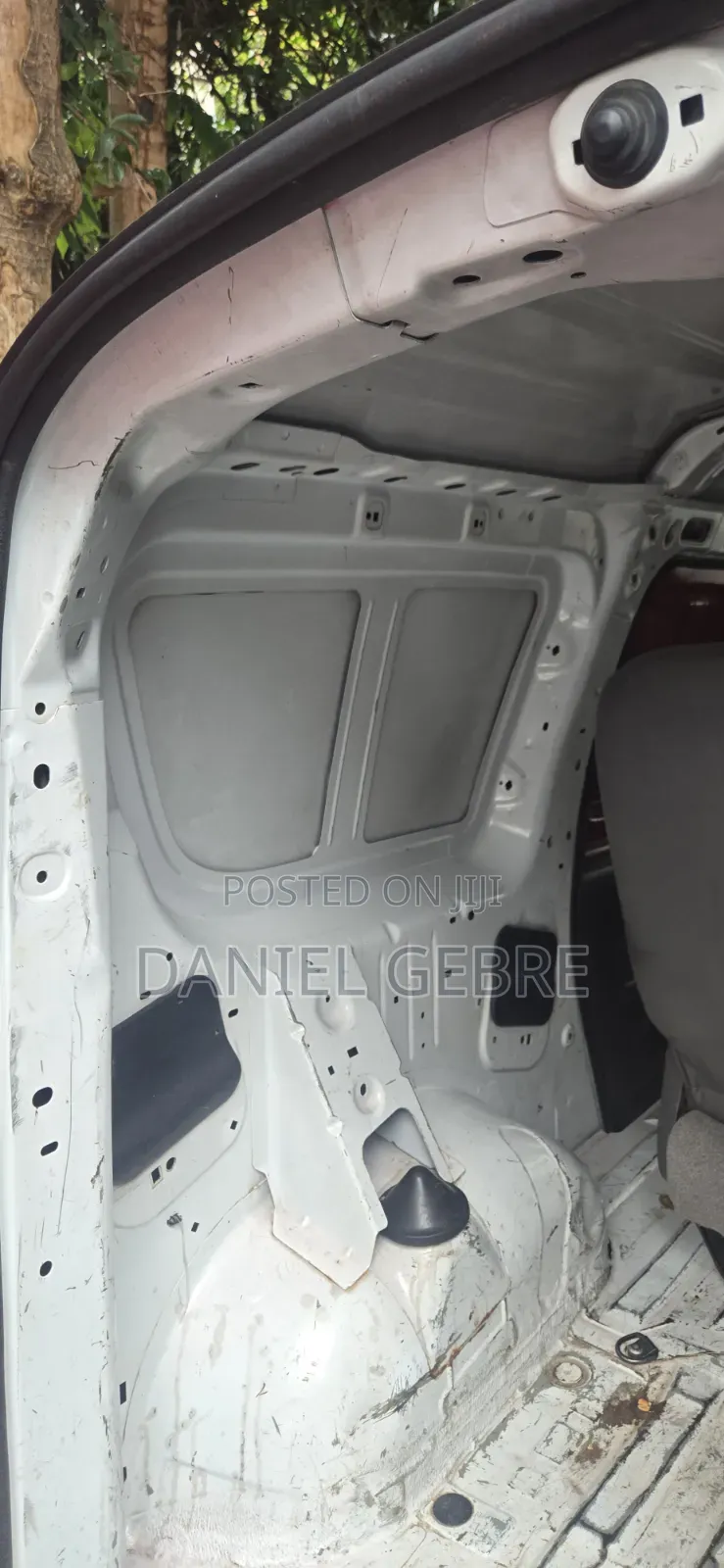 Renault Logan 2010 Red