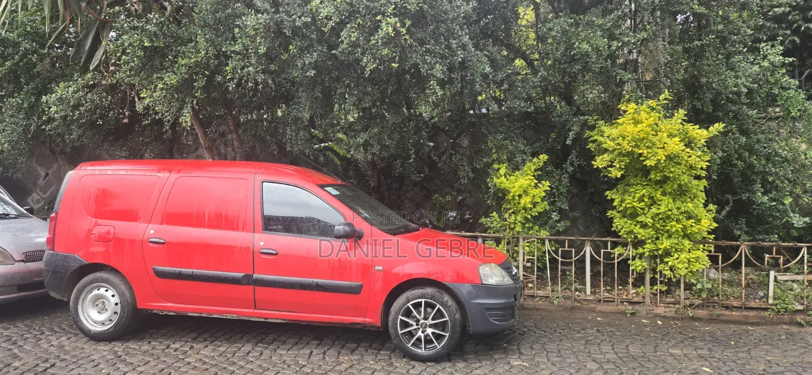 Renault Logan 2010 Red