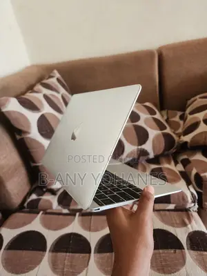 New Laptop Apple MacBook 2016 8GB Apple M3 SSD 256GB