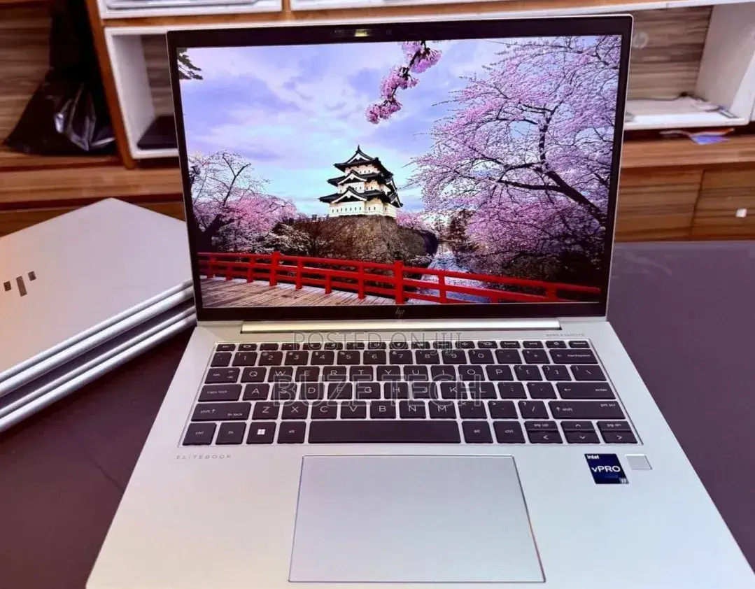 New Laptop HP EliteBook 840 G10 8GB Intel Core i7 SSD 1T