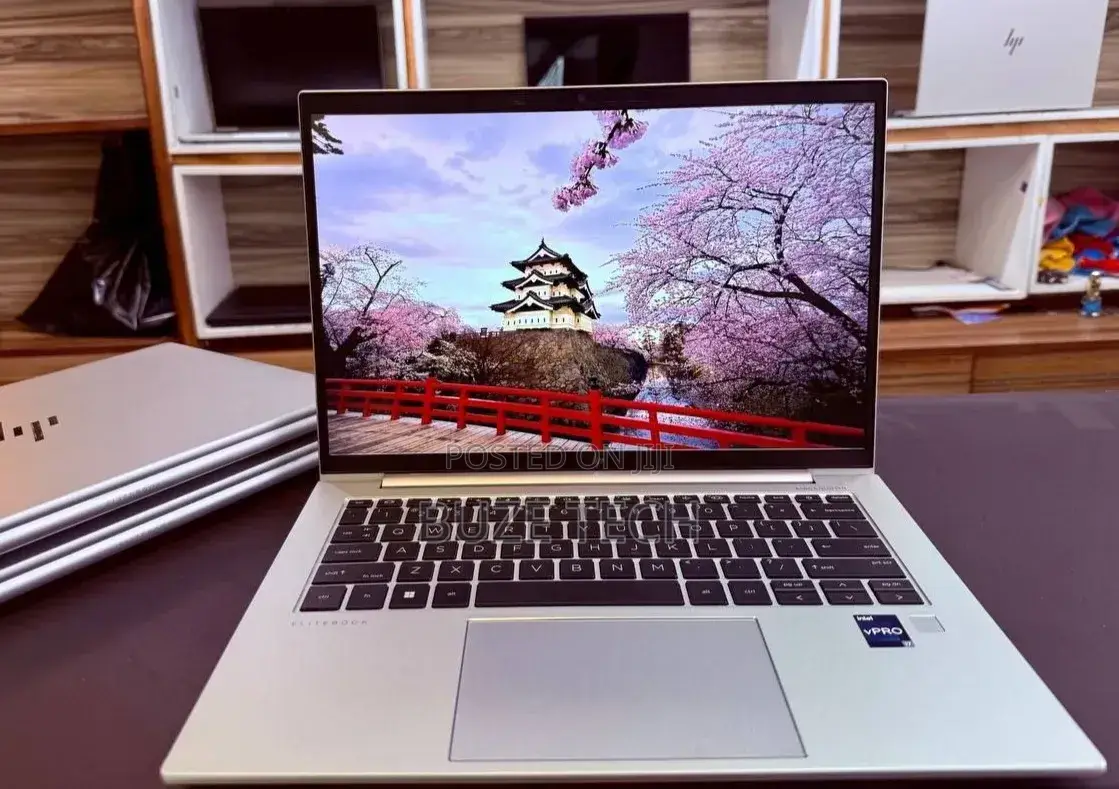 New Laptop HP EliteBook 840 G10 8GB Intel Core i7 SSD 1T