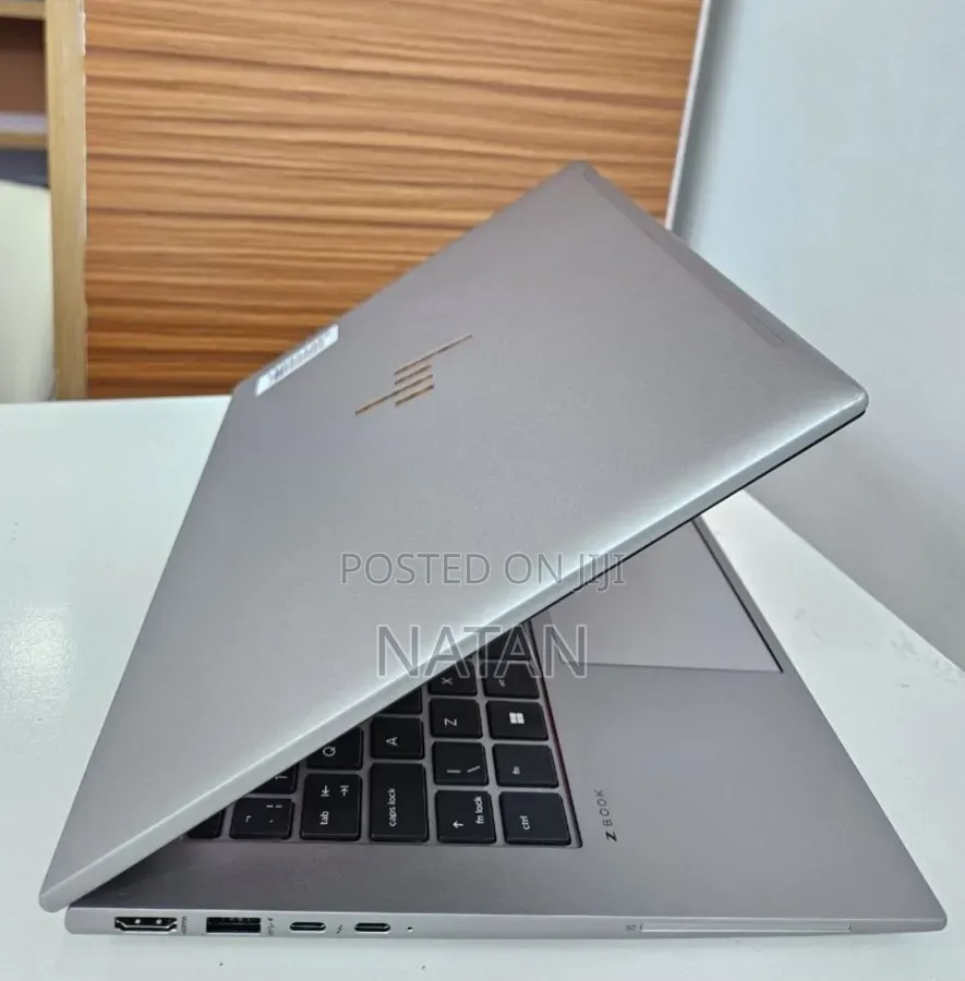 New Laptop HP ZBook Firefly G8 16GB Intel Core i7 SSD 512GB