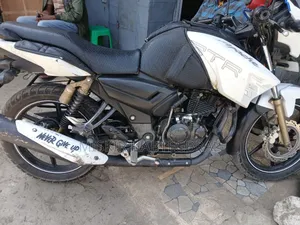 TVS Apache 180 RTR 2018 White