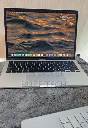 New Laptop Apple MacBook Pro 2020 M1 16GB Apple M1 Pro SSD 512GB