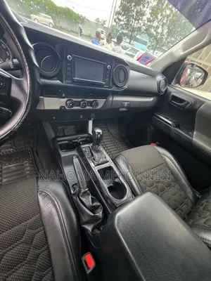 Toyota Tacoma 2018 Red