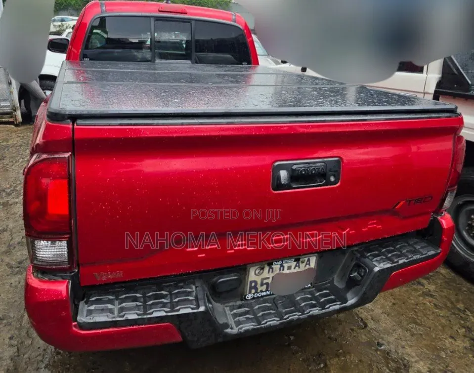 Toyota Tacoma 2018 Red