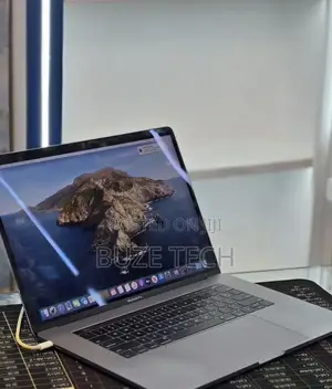 New Laptop Apple MacBook Pro 2018 32GB Intel Core i7 SSD 1T