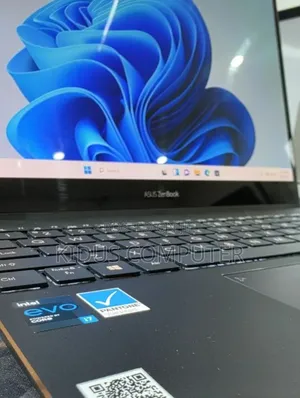 New Laptop Asus ZenBook 13 UX331UN 16GB Intel Core i7 SSD 512GB