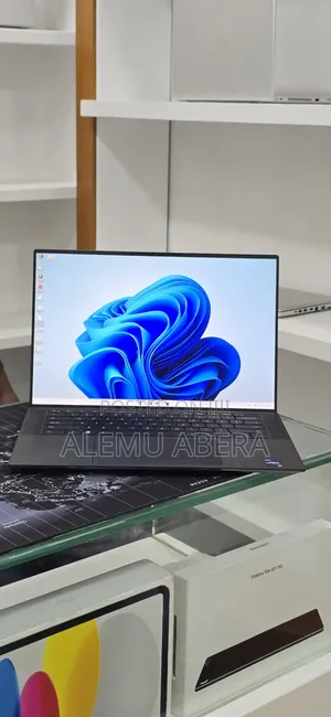 New Laptop Dell 16GB Intel Core i7 SSD 512GB