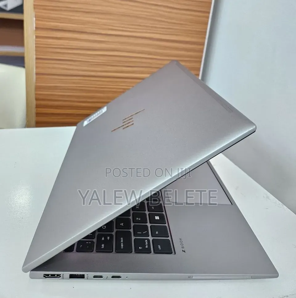 New Laptop HP ZBook Firefly 14 G10 16GB Intel Core i7 SSD 512GB