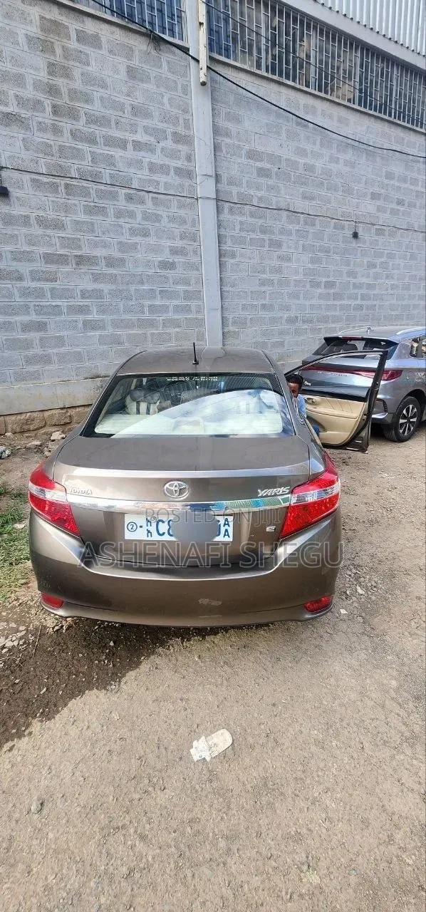 Toyota Yaris 2014 Gold