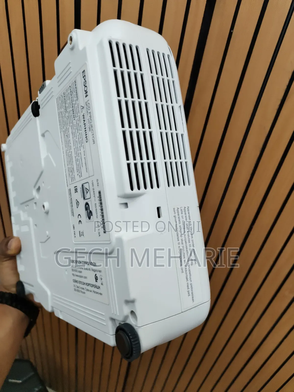 Epson Projector Model Name: Eb-S31 Has : Bag Remote Hardware In