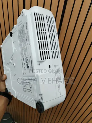 Epson Projector Model Name: Eb-S31 Has : Bag Remote Hardware In