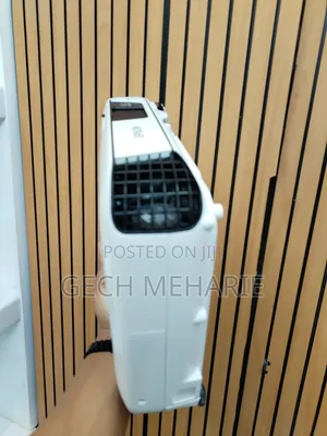Epson Projector Model Name: Eb-S31 Has : Bag Remote Hardware In
