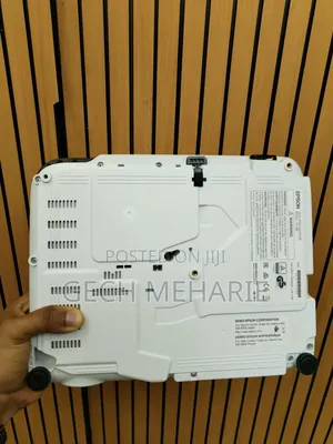 Epson Projector Model Name: Eb-S31 Has : Bag Remote Hardware In