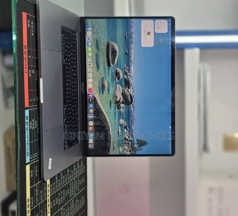 New Laptop Apple MacBook Pro 2019 32GB Intel Core i9 SSD 1T