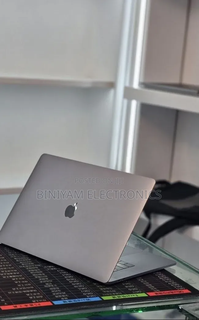 New Laptop Apple MacBook Pro 2018 32GB Intel Core i7 SSD 1T