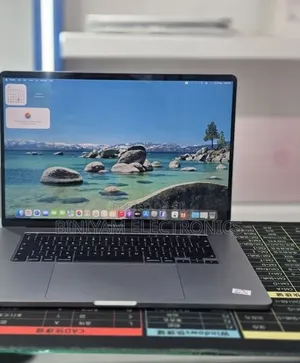 New Laptop Apple MacBook Pro 2018 32GB Intel Core i7 SSD 1T
