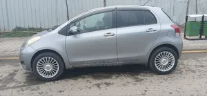 Toyota Yaris Base Hatchback 5dr 2010 Gray