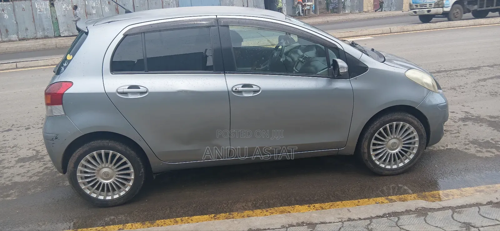 Toyota Yaris Base Hatchback 5dr 2010 Gray