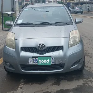 Toyota Yaris Base Hatchback 5dr 2010 Gray