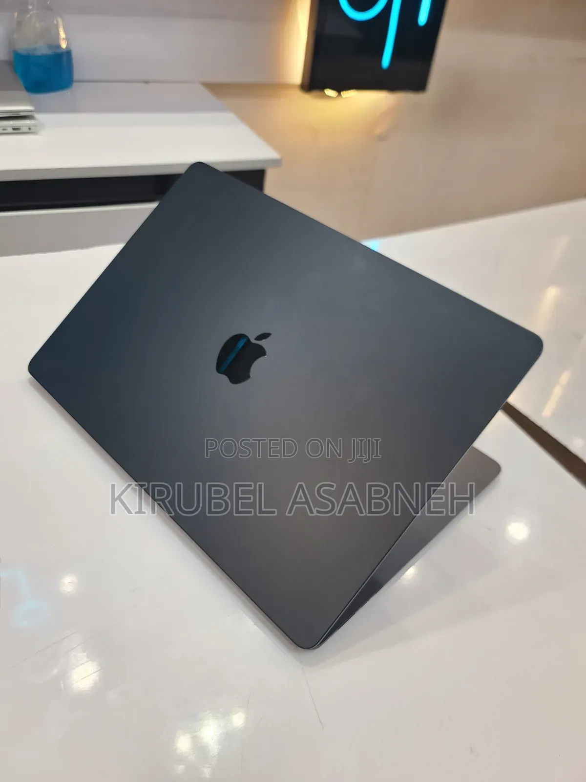 New Laptop Apple MacBook Air 2024 M3 8GB Apple M3 SSD 256GB