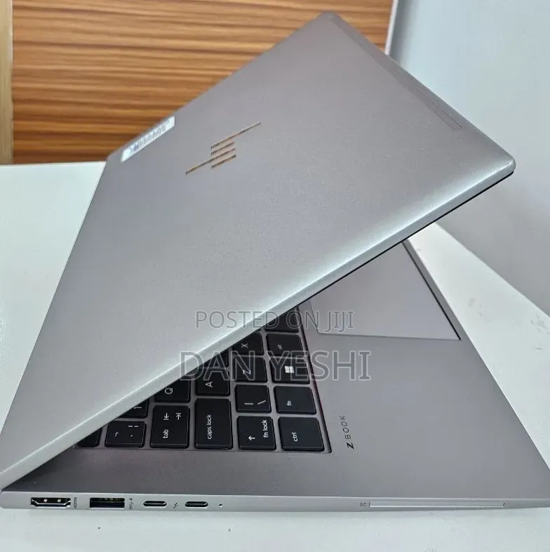 New Laptop HP ZBook Firefly 14 G10 16GB Intel Core i7 SSD 512GB