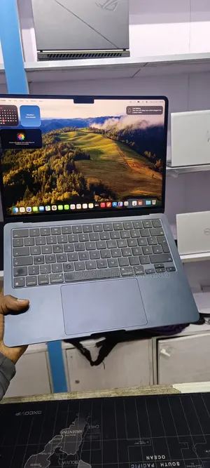 New Laptop Apple MacBook Air 2022 M2 16GB Apple M2 SSD 512GB