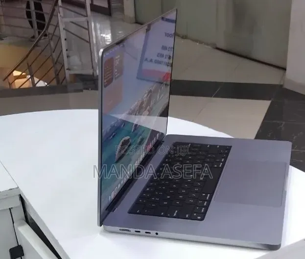 New Laptop Apple MacBook Pro 2021 M1 32GB Apple M1 Pro SSD 1T