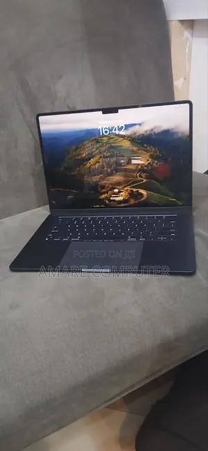 New Laptop Apple MacBook Air 2024 M3 8GB Apple M3 SSD 256GB