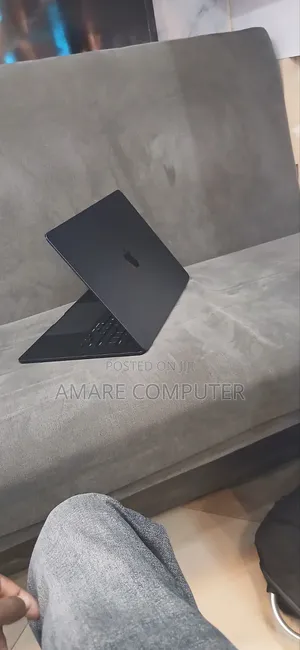 New Laptop Apple MacBook Air 2024 M3 8GB Apple M3 SSD 256GB