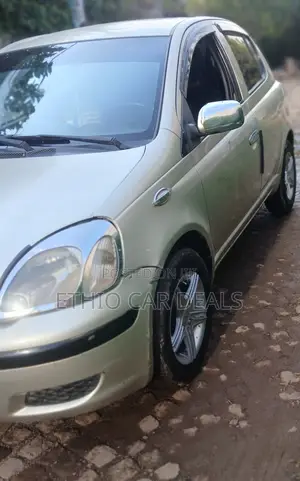 Toyota Vitz 2004 Gold