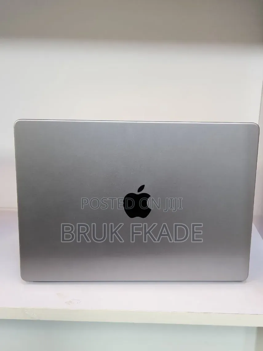 New Laptop Apple MacBook Pro 2024 M3 8GB Apple M3 Pro SSD 512GB