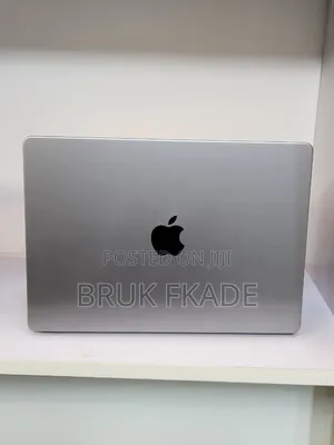 New Laptop Apple MacBook Pro 2024 M3 8GB Apple M3 Pro SSD 512GB