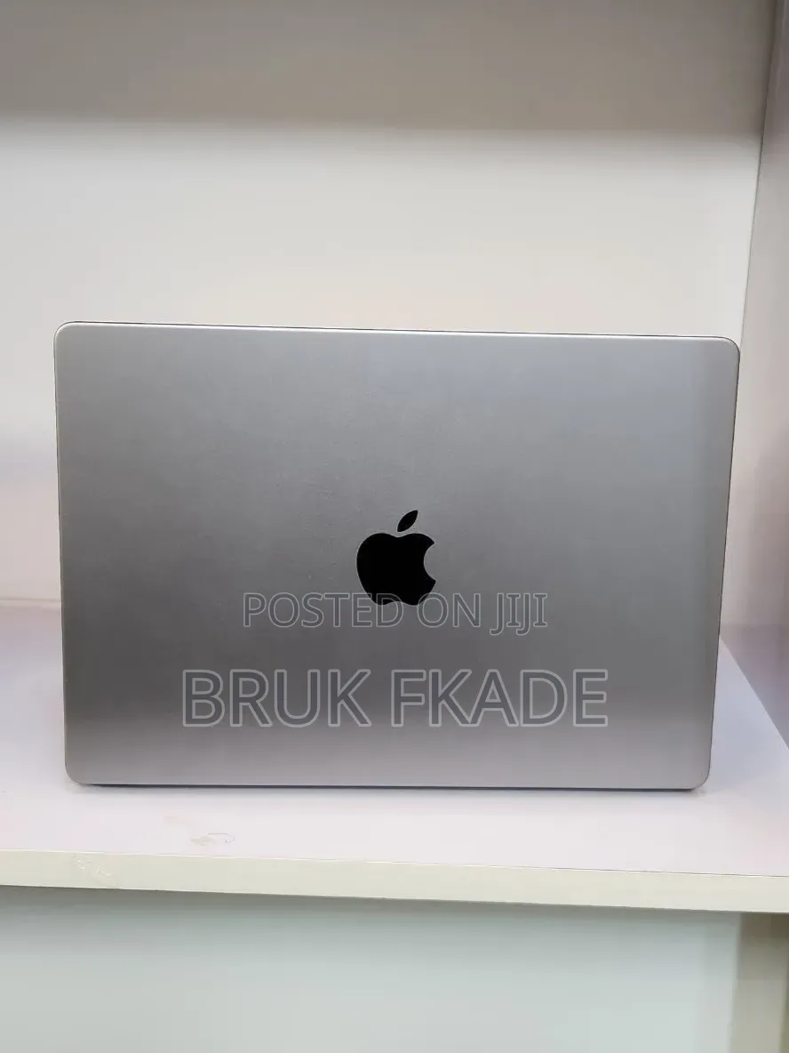 New Laptop Apple MacBook Pro 2024 M3 8GB Apple M3 Pro SSD 512GB