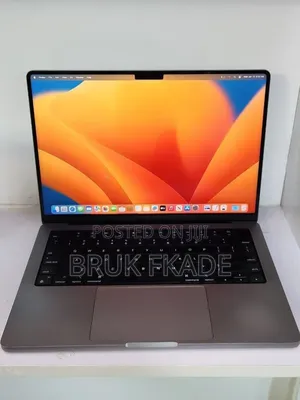 New Laptop Apple MacBook Pro 2024 M3 8GB Apple M3 Pro SSD 512GB