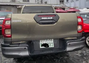 Toyota Hilux 2021 Gray